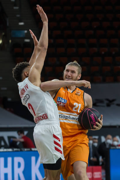 里因背部受 里因背部受