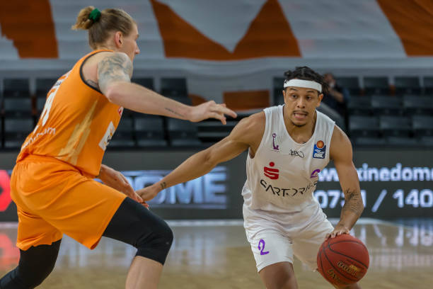 不得不在场 不得不在场