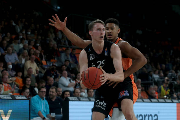 他总能在关 他总能在关